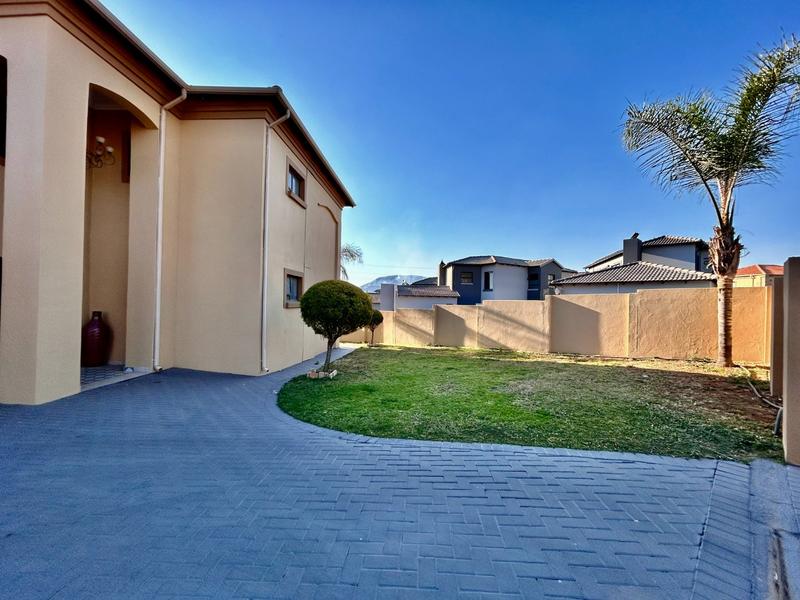 To Let 4 Bedroom Property for Rent in Xanadu North West